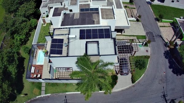 Sistema fotovoltaico de 4,4 kWp em Pindamonhangaba · SP