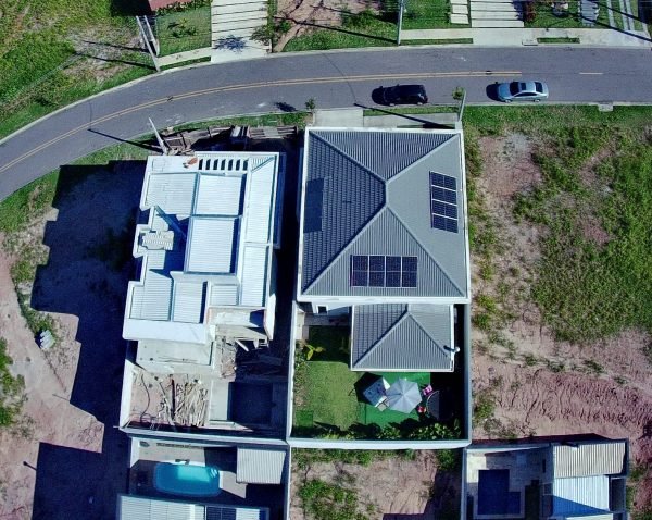 Sistema fotovoltaico de 4,4 kWp em São José dos Campos · SP