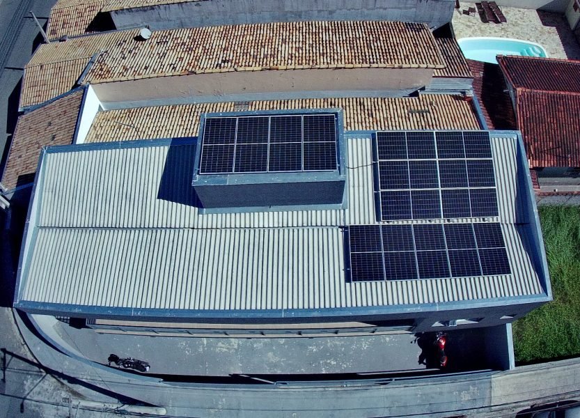 Sistema fotovoltaico de 8,25 kWp em Pindamonhangaba · SP