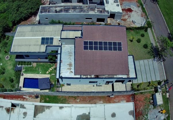 Sistema fotovoltaico de 4,4 kWp em Taubaté · SP
