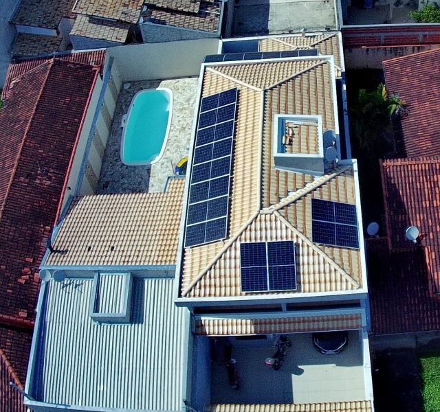 Sistema fotovoltaico de 6 kWp em Pindamonhangaba · SP