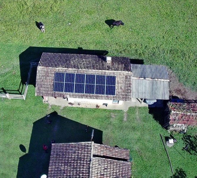 Sistema fotovoltaico de 3,3 kWp em Pindamonhangaba · SP