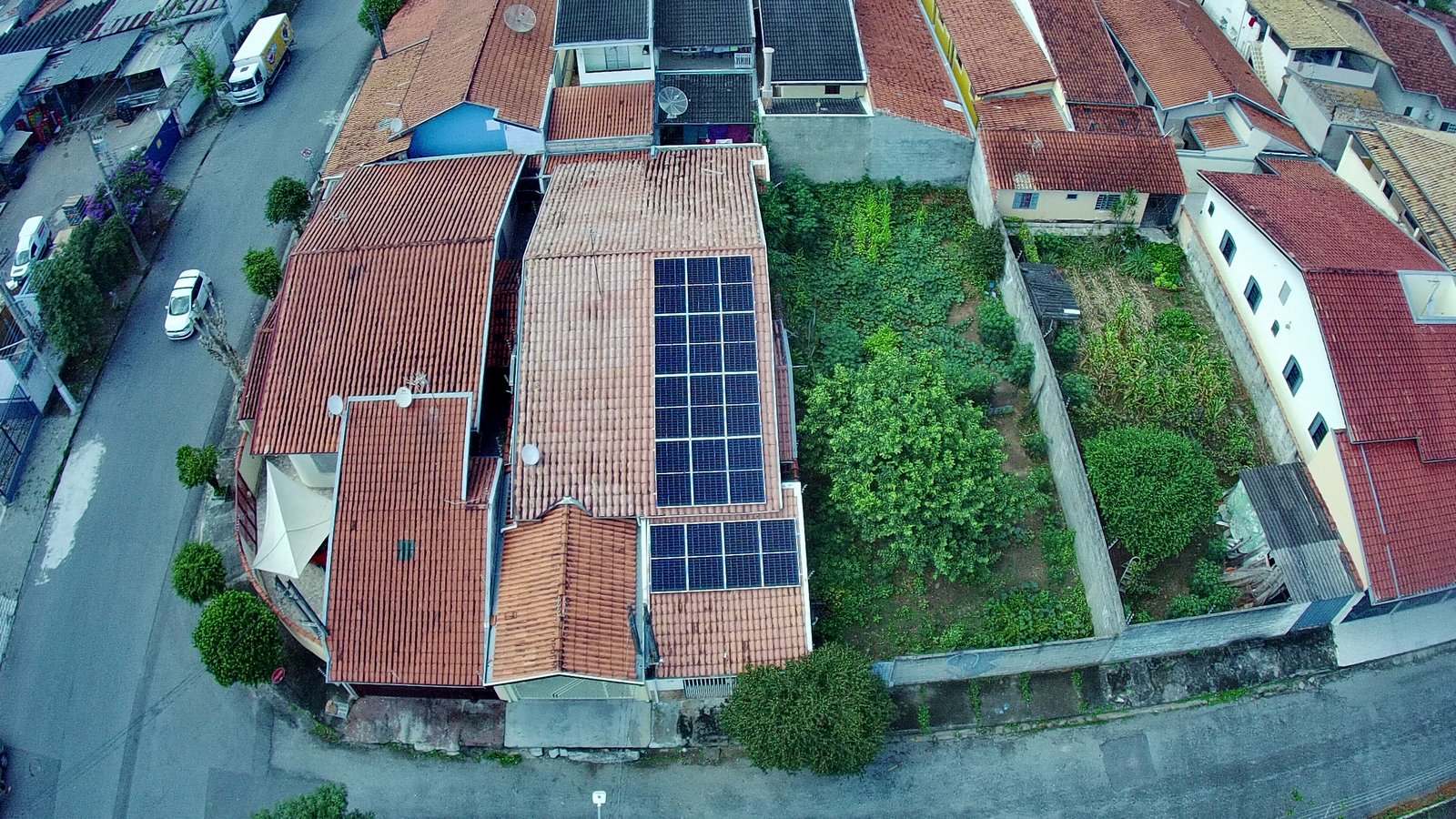 Sistema fotovoltaico de 11 kWp em Taubaté · SP